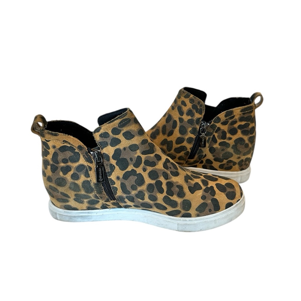 Blondo Tan and Black Leopard Print Women's Sneakers